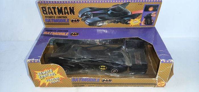 Batman Remote Control Batmobile with Blazing Rubine Light Toy Biz 1989