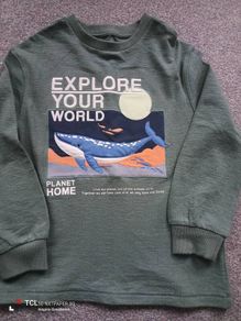 NEW.boy's top. Age 7/8