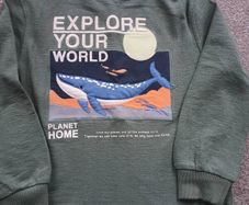 NEW.boy's top. Age 7/8