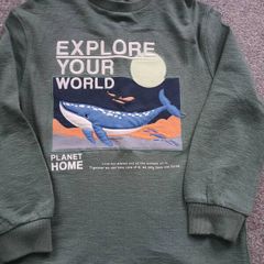 NEW.boy's top. Age 7/8