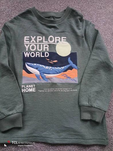 NEW.boy's top. Age 7/8