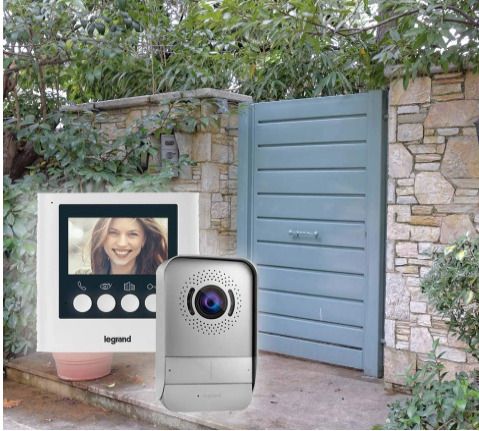 Legrand video intercom kit, consisting of an interior video monitor with a 4.3-inch color screen and wide-angle night vision exterior intercom, white finish.