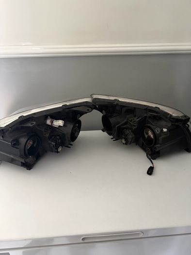 toyota avensis headlights