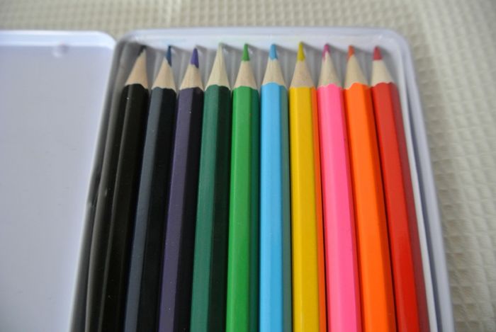 Adult Christmas Colouring Book & Colour Therapy Colouring Pencils