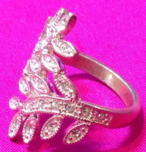 Vintage Crystal Leaf Ring