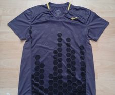 Nike Dri-Fit T-shirt ((Adult M))