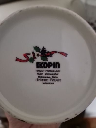 Christmas tablewear