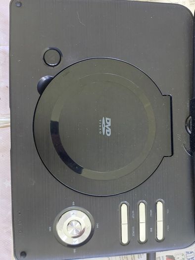 5 Portable DVD Players, all working, but no charges for them, all in very good condition