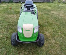 Ride on lawnmower