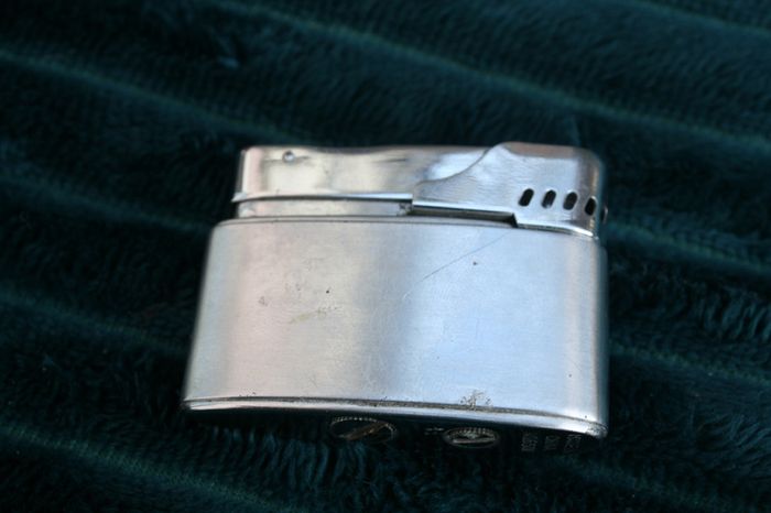 Vintage Petrol Lighters (Lighters work, need fuel) 25 each