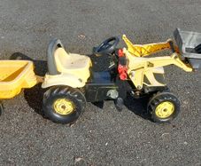 Ride-on pedal JCB truck