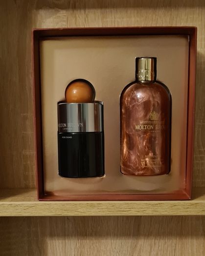 RRP 184e Rose Dunes Fragrance Collection  Eau De Parfum 100 Ml .  Bath & Shower Gel 300 Ml.   3 available. See my other skin and haircare ads also by clicking buysell151