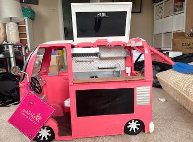 Our Generation Food Truck, Kitchen, 4 Dolls and Clothing