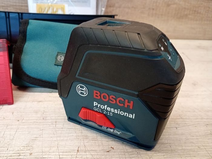 Bosch Professional Cross Line Laser GCL 2-15 with Holder
