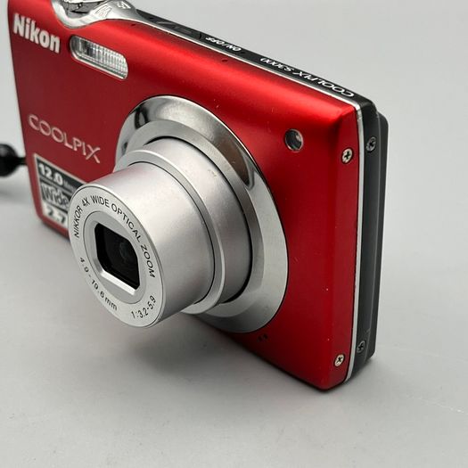 Nikon Coolpix S3000 12MP Digital Camera Red - Boxed - Full Kit