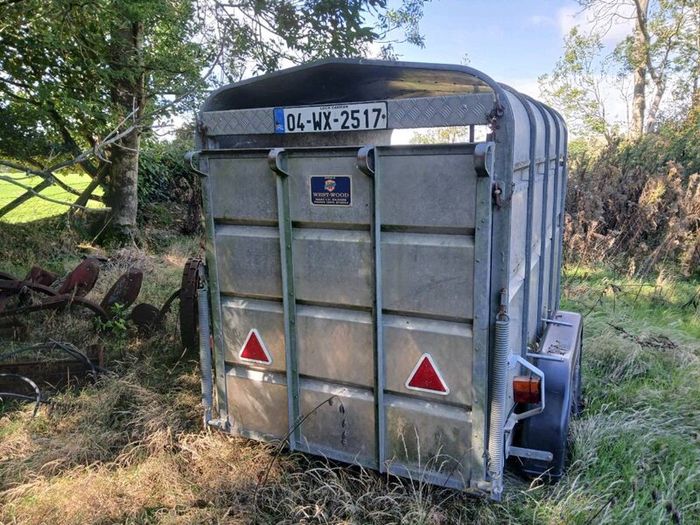 Cattle trailer,shear grab ,tanco chopper,yard scra