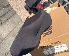 yzy knit runner