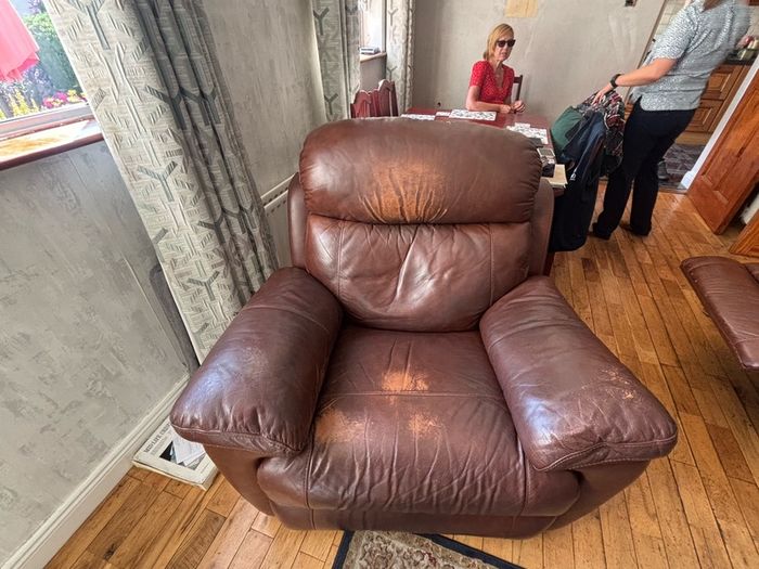 Leather 3 seater recliner and single recliner