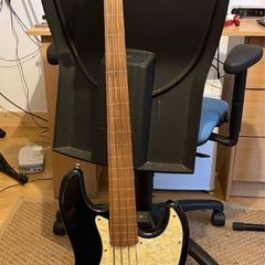 Fretless Jazz Bass