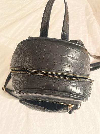 Black Crocodile Style Handbag Backpack