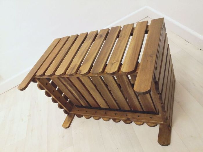 Planters. 4X flower stands. 4X beautiful solid wood planters. This set of four planters
