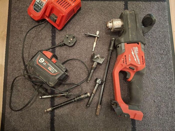 Milwaukee M18 CRAD2 Angle Drill + 9Ah Battery +charger