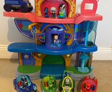 PJ Masks House, vehicles & characters