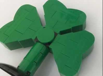 Exclusive lego 6501726 St. Patrick's day standing shamrock promo