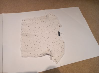 Bershka cropped size M Cherry pattern T shirt