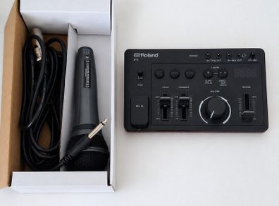 Roland AIRA E4 Voice Tweaker + Microphone