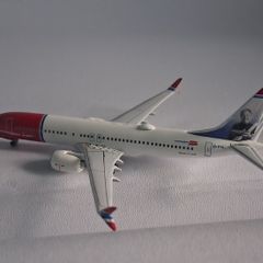 AeroClassics 1:400 Norwegian Air Shuttle B737 MAX 8 EI-FYA "Sir Freddie Laker"