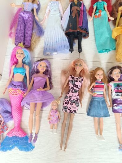 barbie house + dolls + accessories