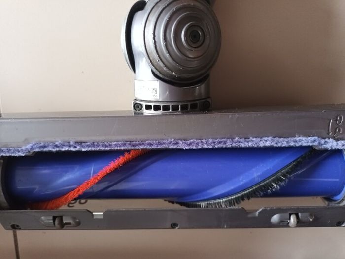 dyson v10 in great condition after full service done with fresh filter 2 motorheads