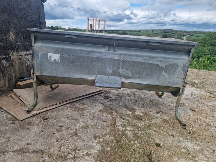 Calf creep feeder