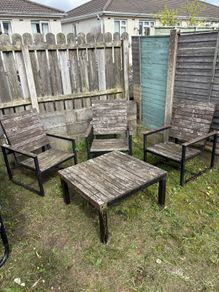 garden table and chairs