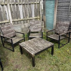 garden table and chairs