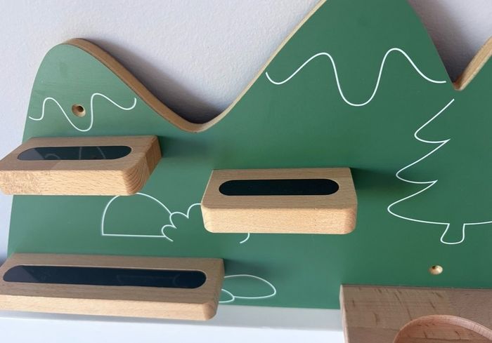 Green Mountain Wooden Shelf for Toniebox and Tonies