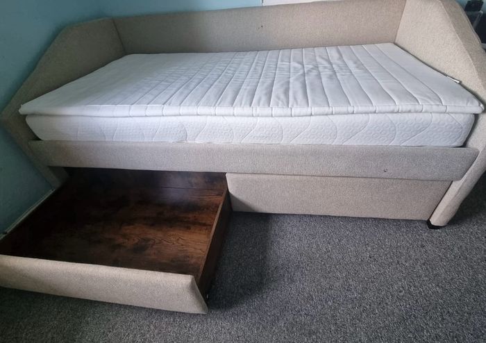 Single bed