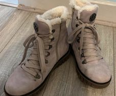 Women's Rieker fur lined lace up ankle boots