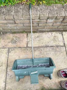 Fisons Push Lawn Seed & Fertiliser Spreader