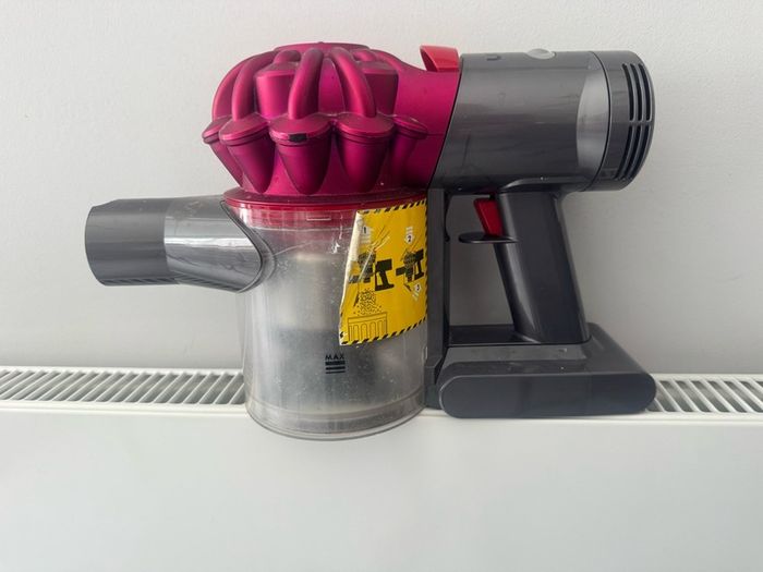dyson (free shipping) v7 motorhead (not working) can be used for spares