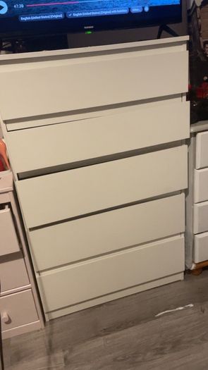 chest of drawers