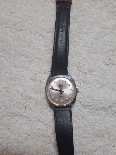 Vintage mechanical Pierpont watch.