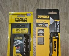 DeWalt Folding Utility Knife & Stanley Fatmax 50 Piece Blade pack
