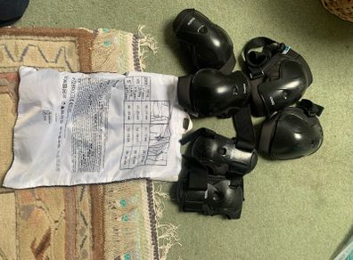 Knee wrist & elbow protectors