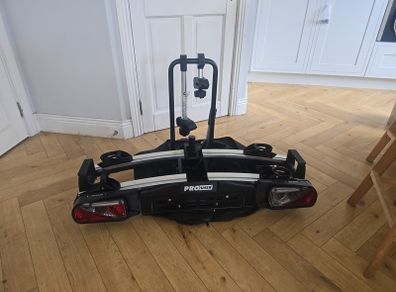 Towbar mountable tilting bike rack