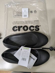 Crocs at work flats (Size 6 wide)