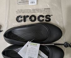 Crocs at work flats (Size 6 wide)