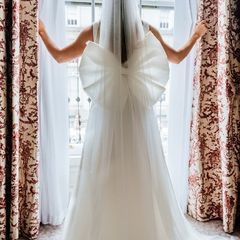 Bianco Evento wedding dress (including bow and veil)