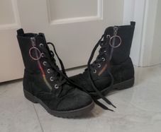 Girls boots